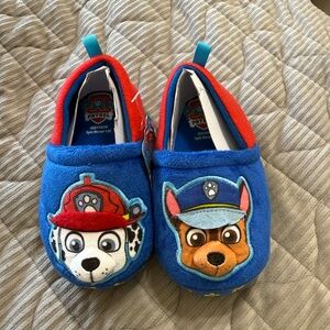 New with tags Kid’s Size 7-8 Paw Patrol Blue and Red Character Slippers